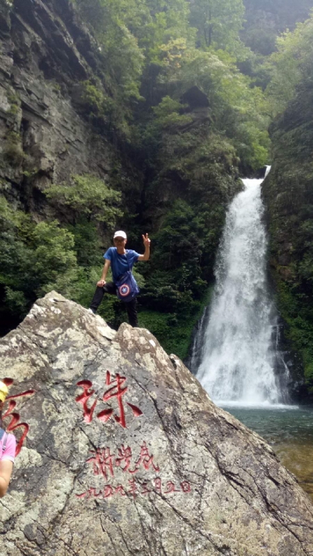 海岸岩崖的第一张照片--百色相亲服务中心