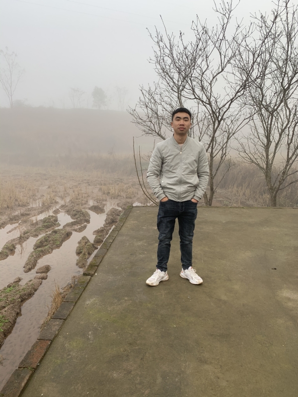 迷路的小猪的第一张照片--百色相亲服务中心