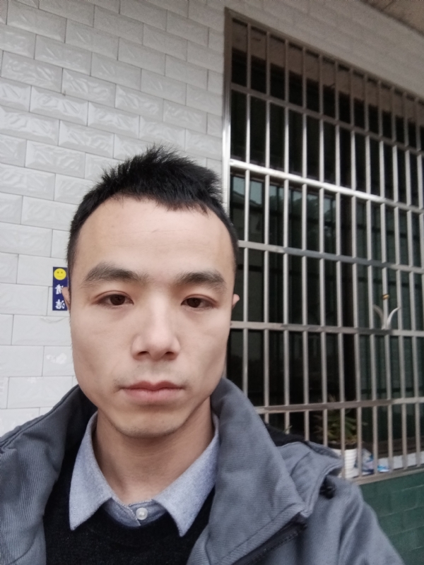 笑得那么开心的第二张照片--百色相亲服务中心