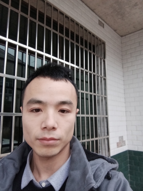 笑得那么开心的第三张照片--百色相亲服务中心