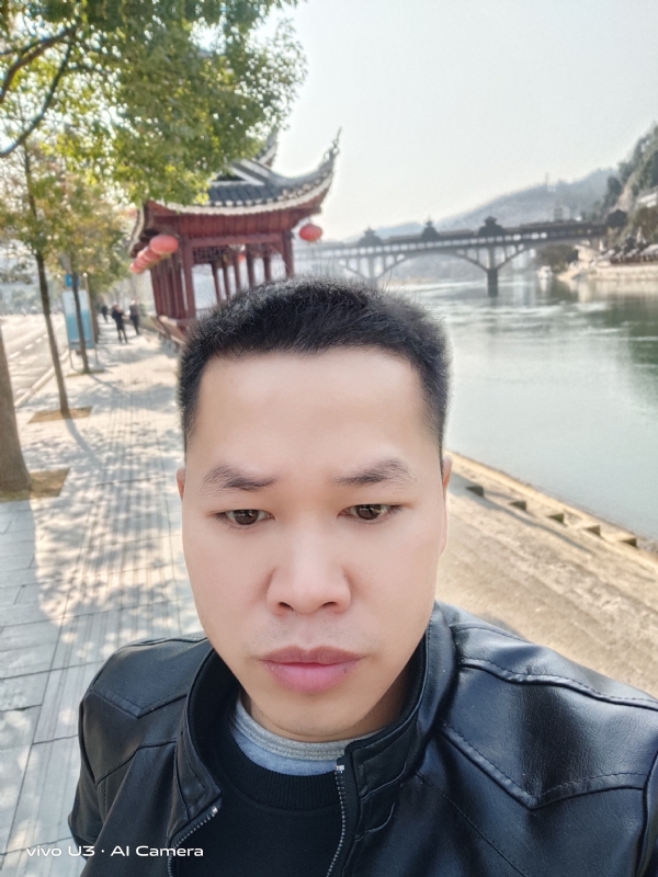 啊锦的第一张照片--百色相亲服务中心