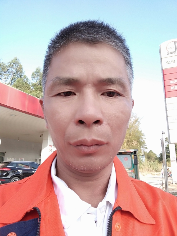 静候缘分的第一张照片--百色相亲服务中心