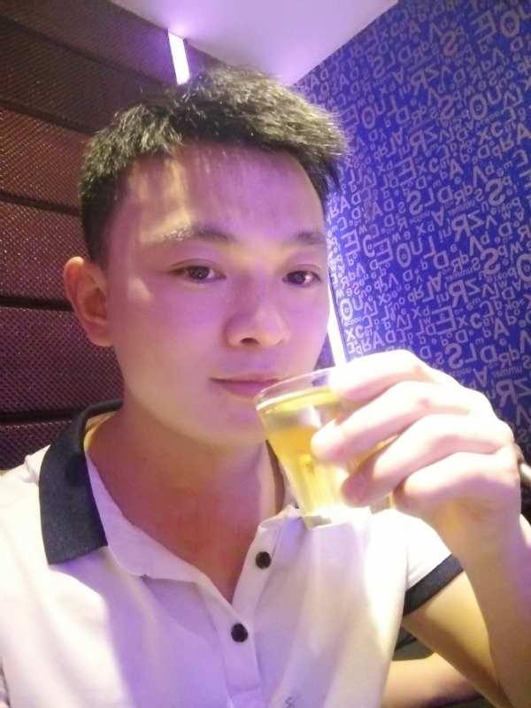 幸福的拥抱的第一张照片--百色相亲服务中心