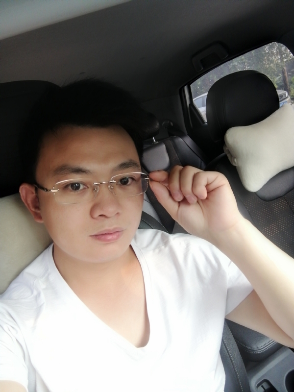 幸福的拥抱的第二张照片--百色相亲服务中心