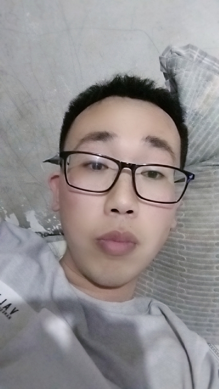 喜欢比我大的女人的第一张照片--百色相亲服务中心