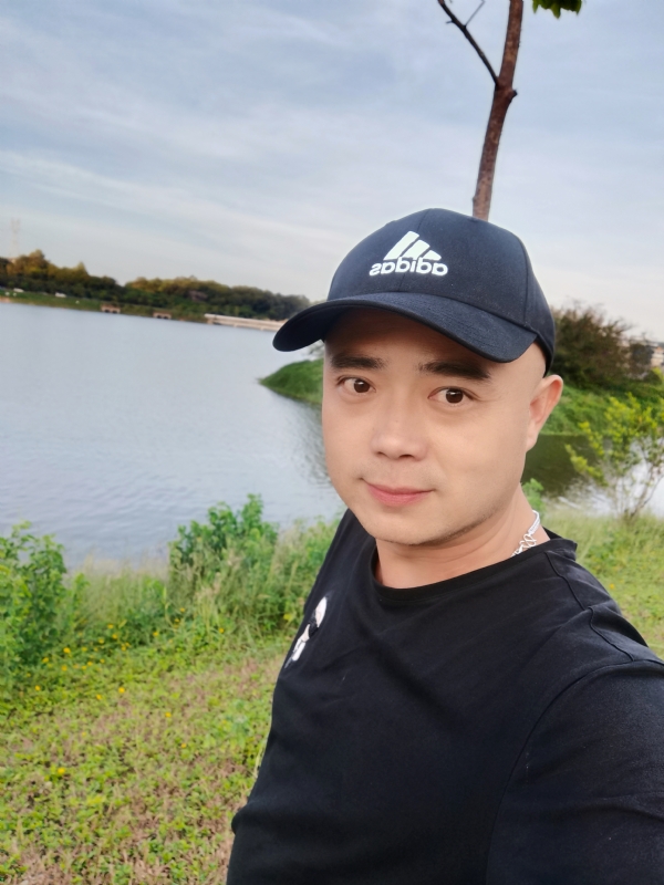 石头哥的第一张照片--百色相亲服务中心