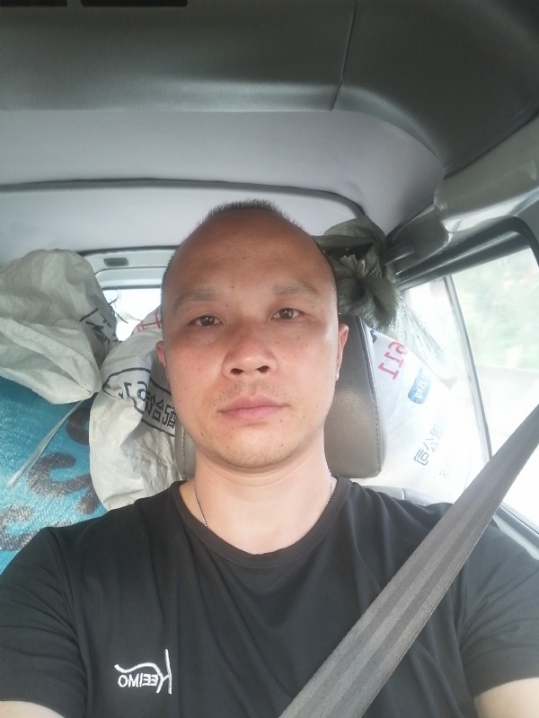 新旺丁的第二张照片--百色相亲服务中心