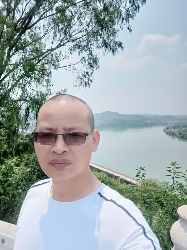 随缘随性的第一张照片--百色相亲服务中心