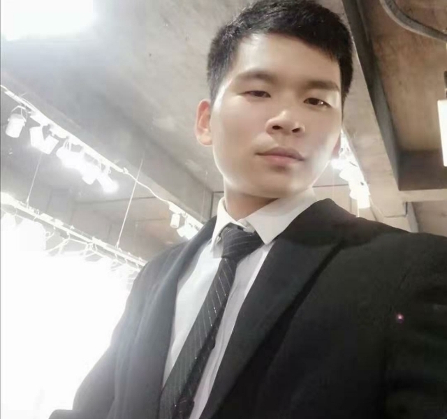 凌晨三点三分的第一张照片--百色相亲服务中心