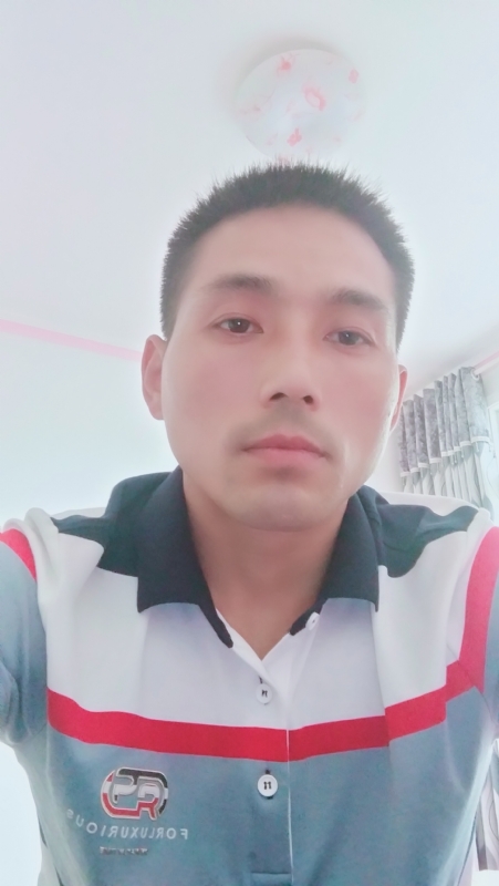 染红尘世的第二张照片--百色相亲服务中心