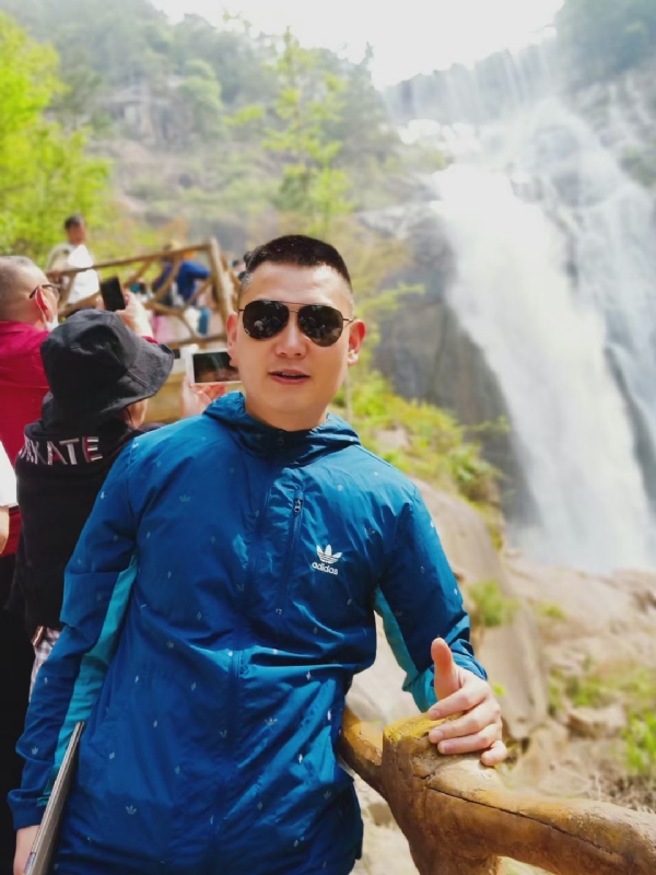 钟爱一生的第一张照片--百色相亲服务中心