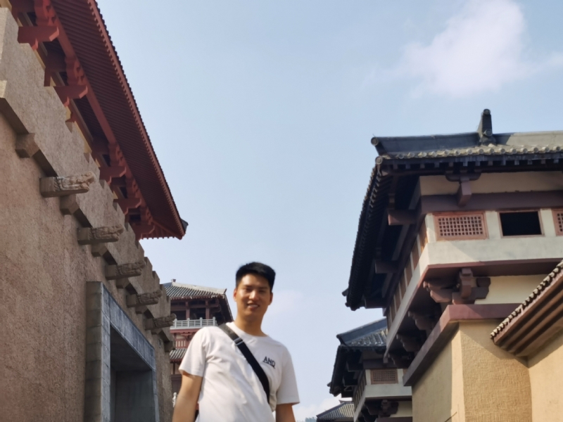 咸鱼不闲的第二张照片--百色相亲服务中心