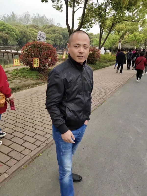 傻子的第一张照片--百色相亲服务中心