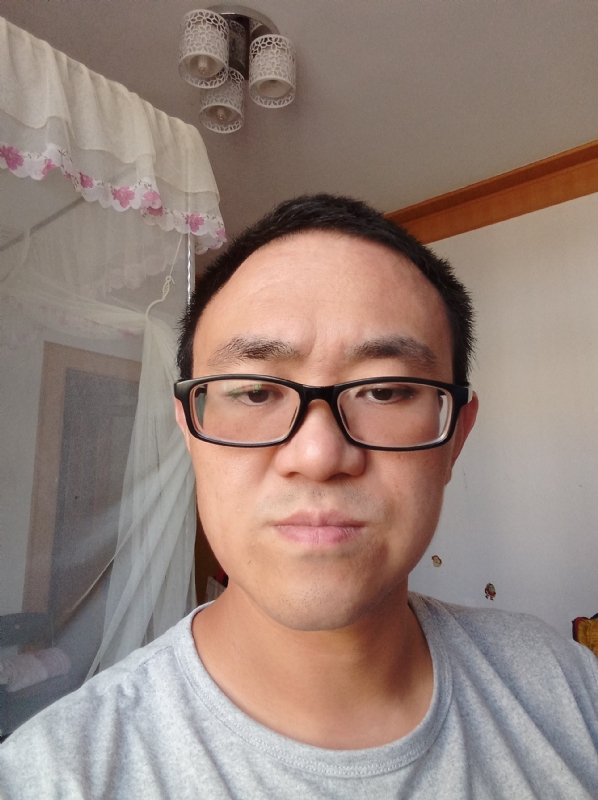 小涨常鸿的第一张照片--百色相亲服务中心