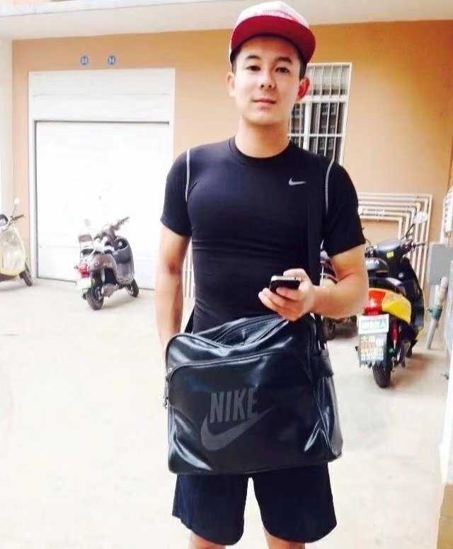 花花是只狗的第一张照片--百色相亲服务中心