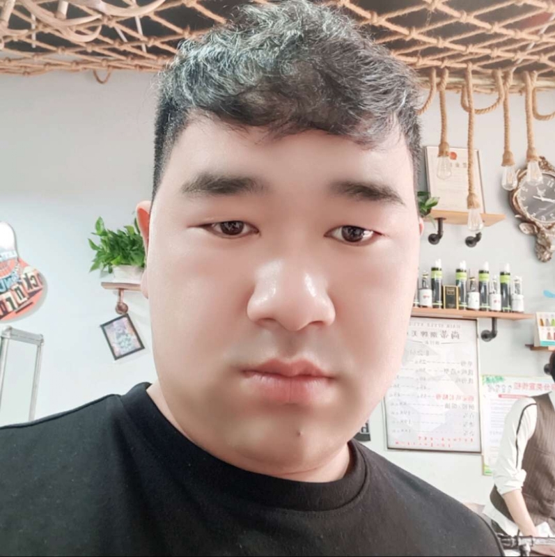 田野小伟的第一张照片--百色相亲服务中心