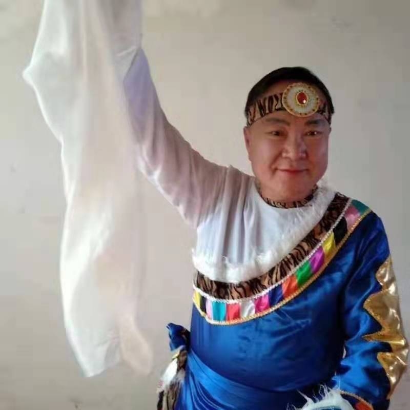 走在冷风中的第一张照片--百色相亲服务中心