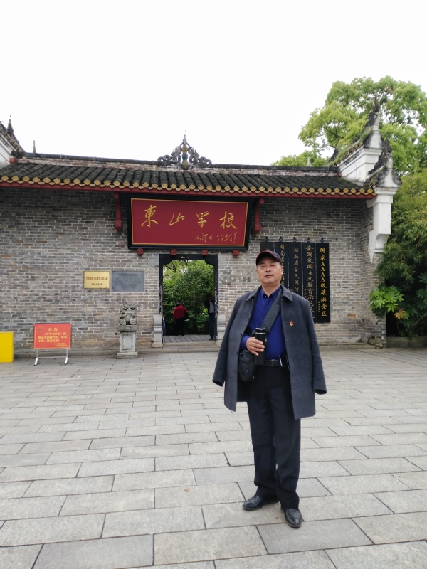 孤独的老帅的第二张照片--百色相亲服务中心