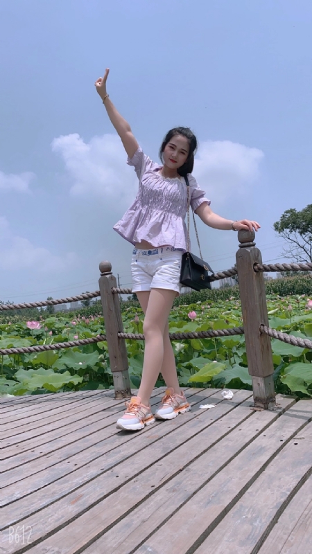 秋水伊人的第一张照片--百色相亲服务中心