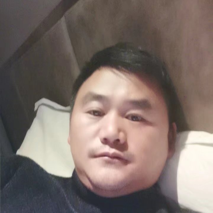 奔跑的第二张照片--百色相亲服务中心