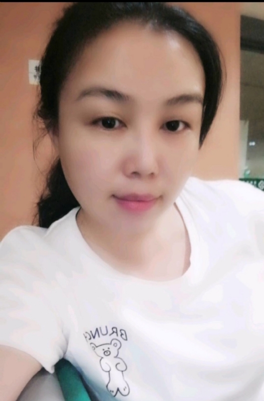 淡淡的云的第二张照片--百色相亲服务中心