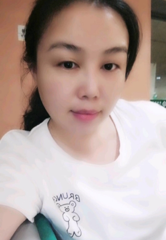 淡淡的云的第三张照片--百色相亲服务中心