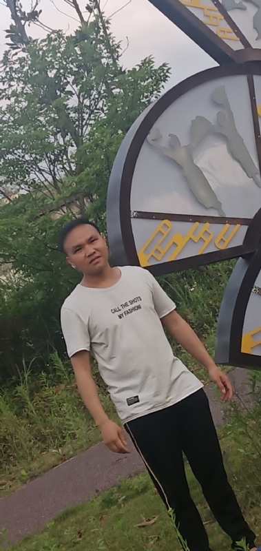 愉快的阳光的第一张照片--百色相亲服务中心