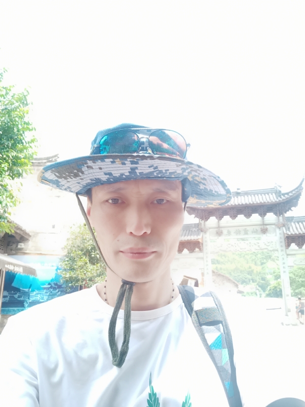 童群海的第一张照片--百色相亲服务中心