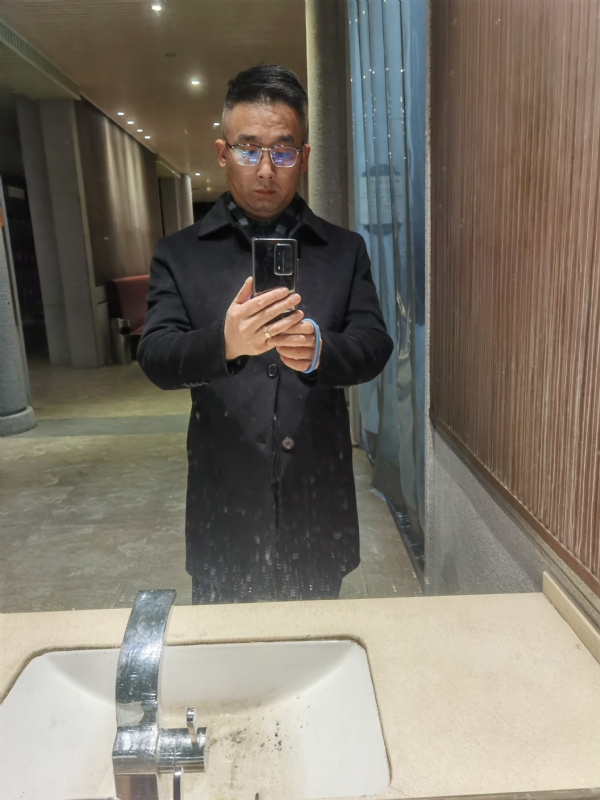 孤独尘埃的第一张照片--百色相亲服务中心