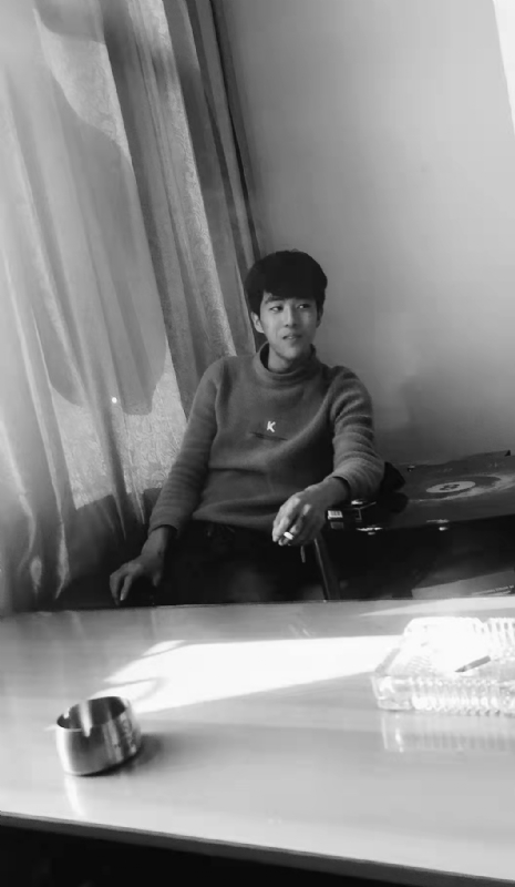 酷似小丑的第二张照片--百色相亲服务中心