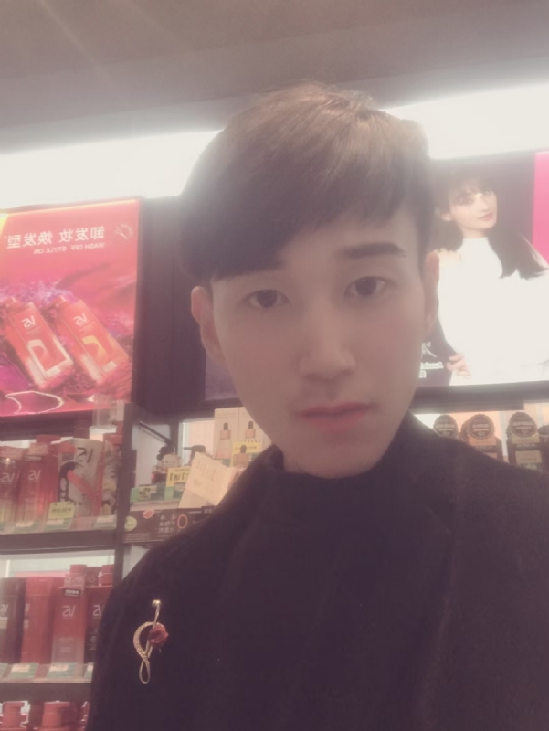 唯美的爱情故事的第一张照片--百色相亲服务中心