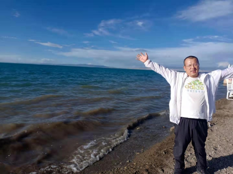 蜜蜂的第一张照片--百色相亲服务中心