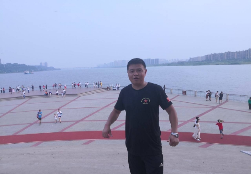 曾经心疼的我的第一张照片--百色相亲服务中心