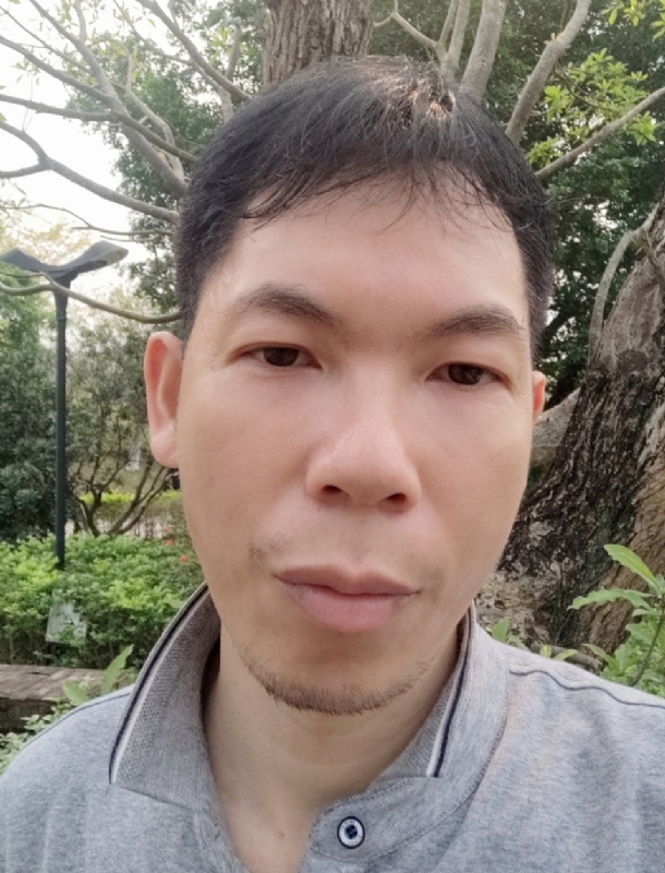 漂浮的云的第一张照片--百色相亲服务中心