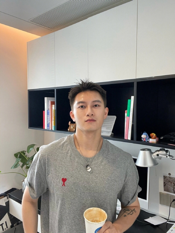 月光之下的第二张照片--百色相亲服务中心