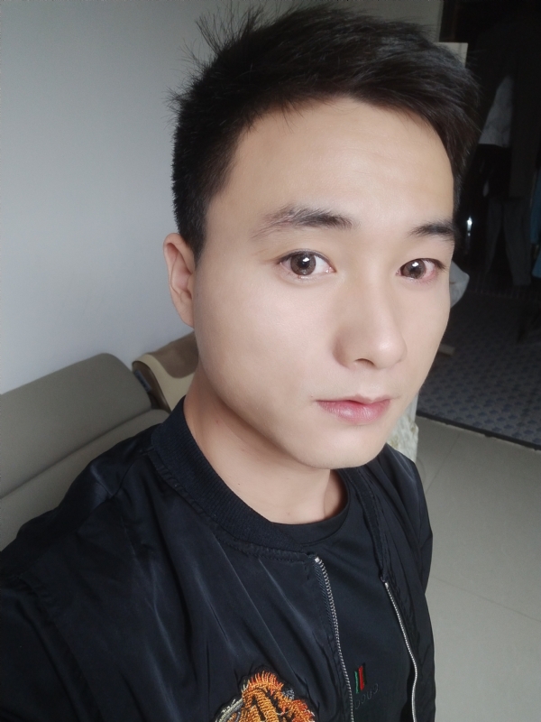 何凡的第三张照片--百色相亲服务中心