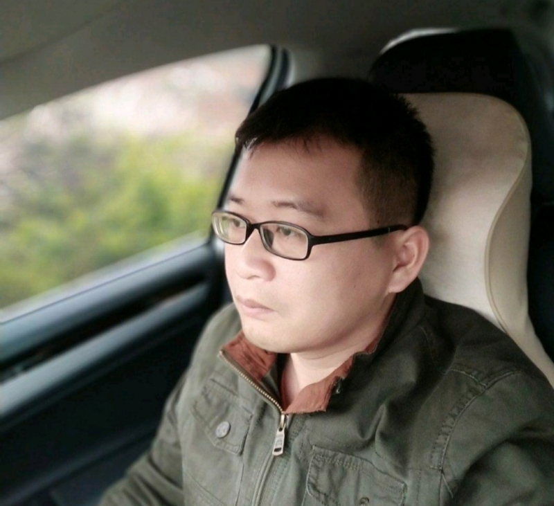 海风吹动你的心的第二张照片--百色相亲服务中心