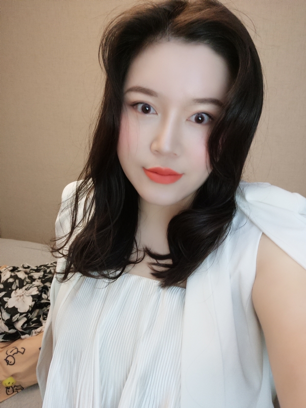 璐璐的第一张照片--百色相亲服务中心