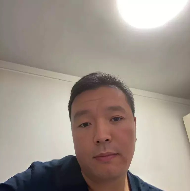 穿唐装的松鼠的第一张照片--百色相亲服务中心