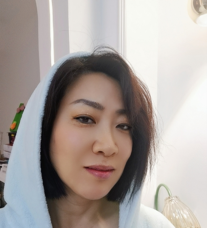 火玫瑰的第一张照片--百色相亲服务中心