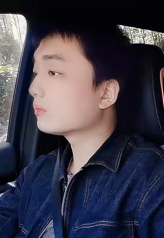 凉锦年的第一张照片--百色相亲服务中心