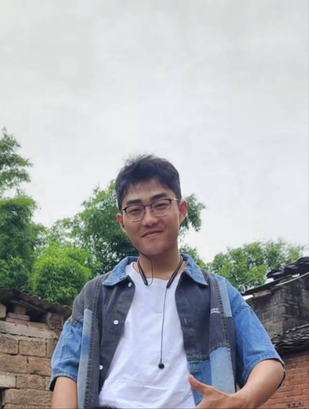 越努力越幸运的第一张照片--百色相亲服务中心