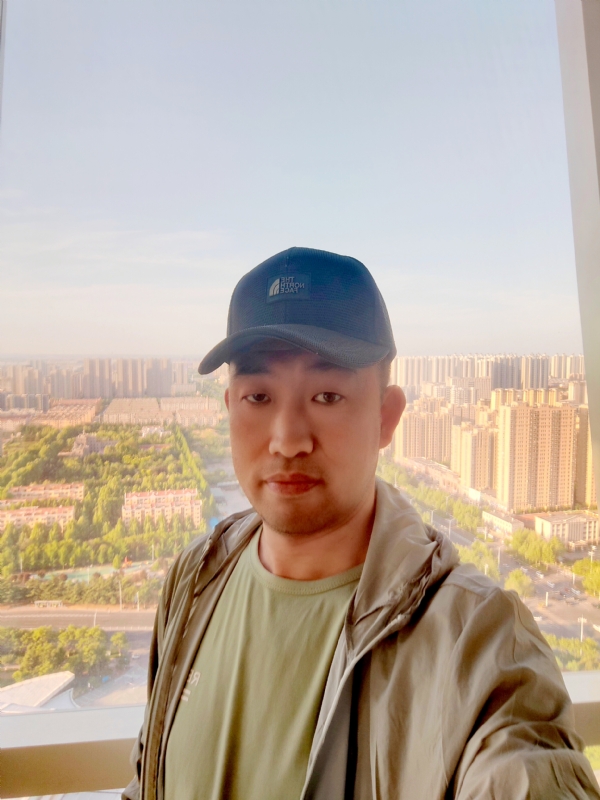 勇攀高峰的第一张照片--百色相亲服务中心