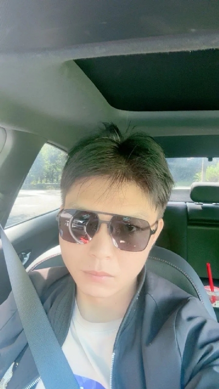 怀念的第一张照片--百色相亲服务中心