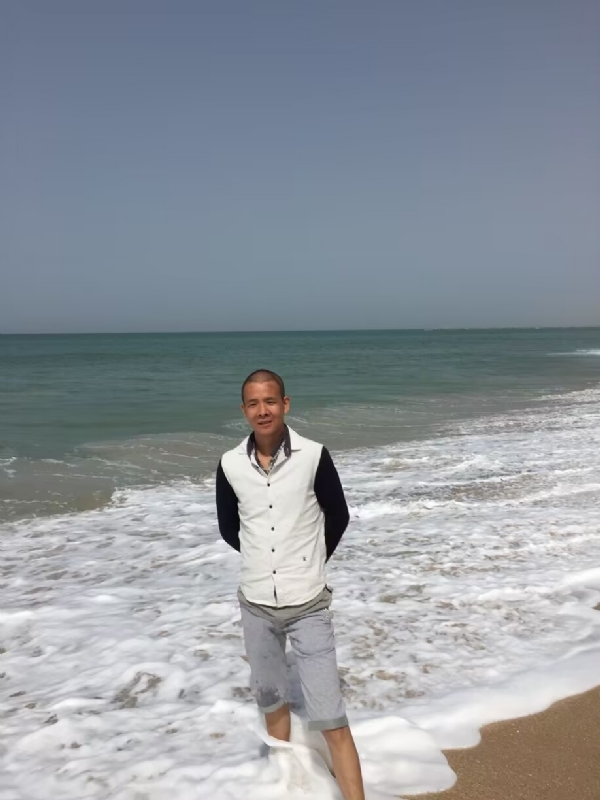 飞雪飘零的第二张照片--百色相亲服务中心