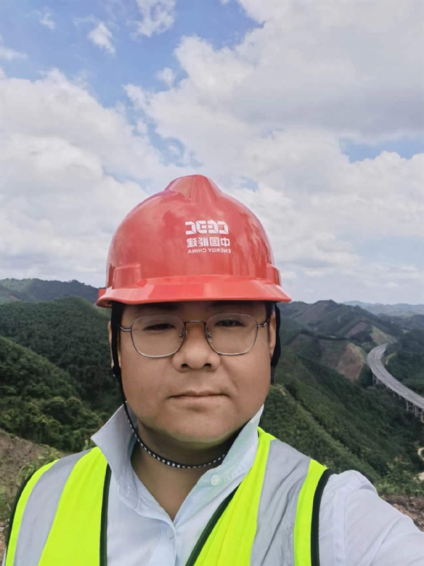 冰城小土匪的第一张照片--百色相亲服务中心