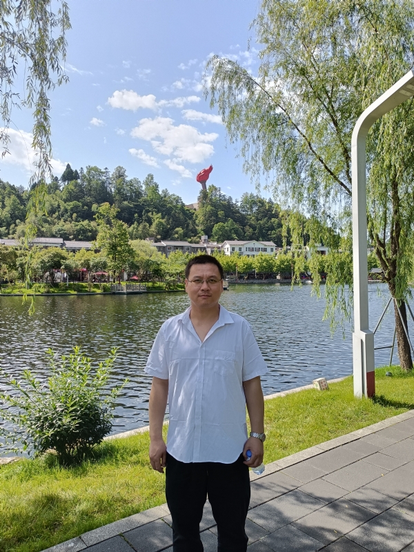 风雨相伴的第一张照片--百色相亲服务中心