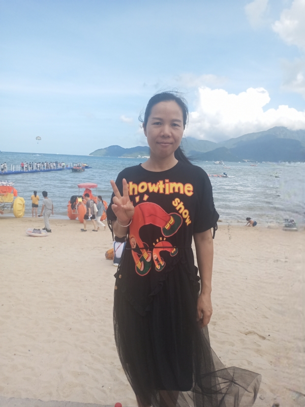 容容的第一张照片--百色相亲服务中心