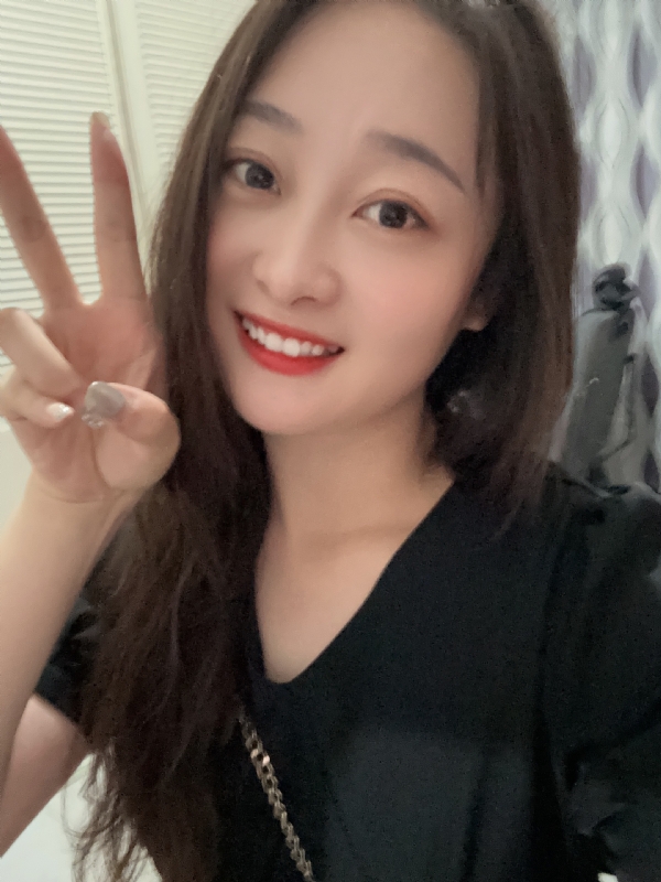 草莓的第一张照片--百色相亲服务中心