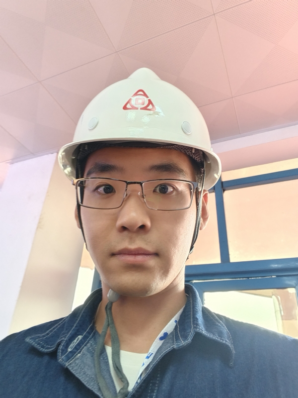 何鹏宇的第二张照片--百色相亲服务中心